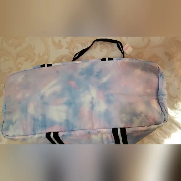 Victoria's secrets pink Overnight bag /Jim bag - Picture 3 of 4